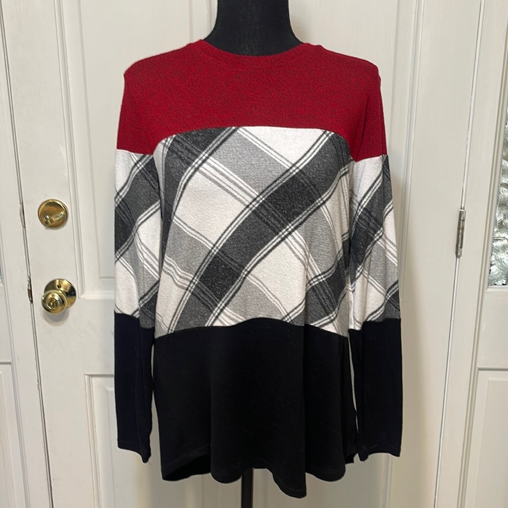 Maurices color block lightweight sweater in EUC